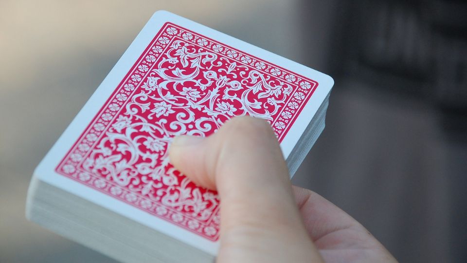 Karty. Hrací karty. Karty na karetní hry. Historie karetních her.